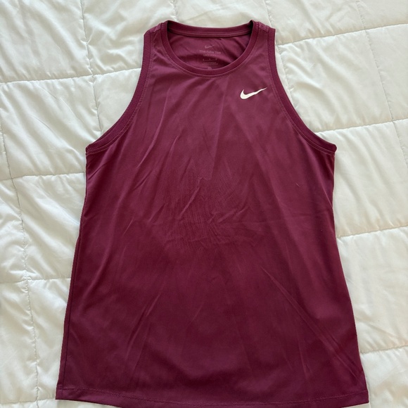 The Nike Tee dri-FIT tank - Picture 1 of 2